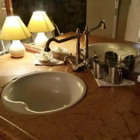 Domaine De Lara Bed & Breakfast