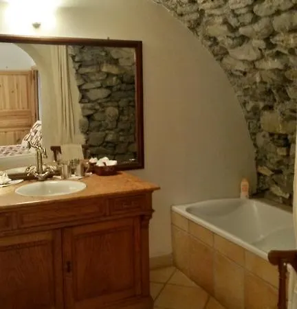 Domaine De Lara Bed & Breakfast