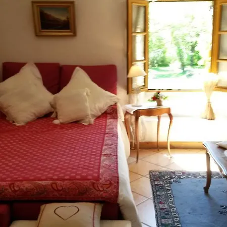 Domaine De Lara Bed & Breakfast